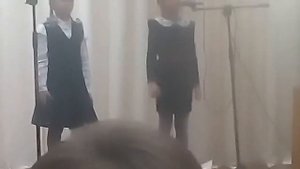 Девочка которой 8 лет рассказывает стихотворение