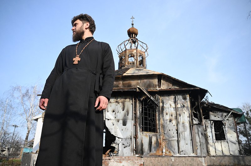 Радикалы обстреляли церкви во время отступления из Рубежного / События на ТВЦ