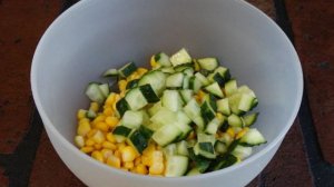 Салат с кукурузой и колбасой