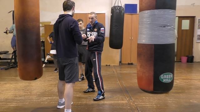Правый удар через руку с уклоном (свинг или оверхенд) - English subs