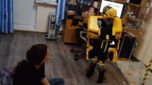 Бамблби зовёт друзей