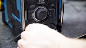 NEW Makita Radio Charger (DMR300 & DMR301)