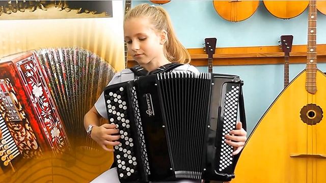 Б. Тихонов "Концертная полька" обр. Э. Аханова Играет Алёна Кливитенко (баян) Станица Крыловская смотреть онлайн