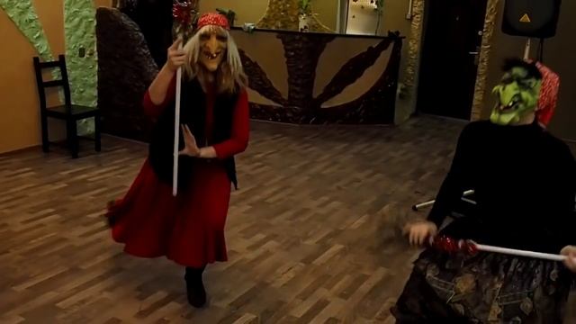 Танец бабок-ежек! Бабки-ежки зажигают весь зал!!! Мои самые лучшие бабульки!!! смотреть онлайн