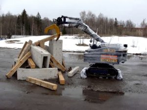 Дистанционно-управляемая машина Brokk для проведения спасательных операций МЧС