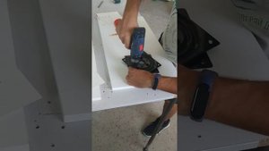 Монтаж поворотного элемента для поворотного письменного стола, для телевизора