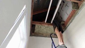 Утеплили потолок в прихожей