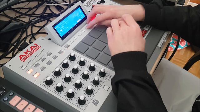 Thew's - Help the needy - SP 1200 and MPC Renaissance - Beat video смотреть онлайн