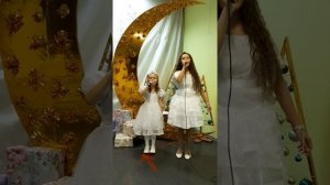 песня Ёлка в рождество поет Лилия Юнусова