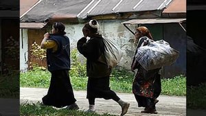 Для чего на самом деле цыгане выпрашивают старые подушки