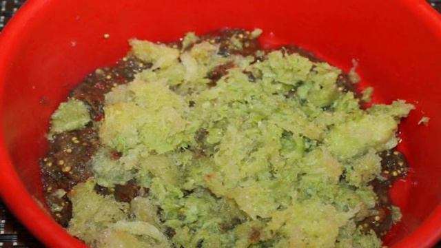Оладьи из фарша с баклажаном и перцем