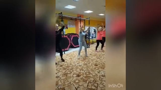 Групповая тренировка Зумба
