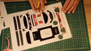 Собираем модель автомобиля  из бумаги.