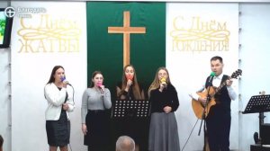 Ночь глубокая, тихо шумят сады
