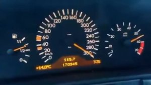 W210 E55 AMG седан летящий на 300 км/ч