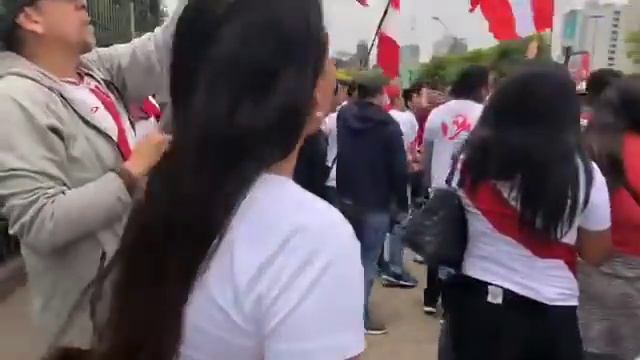 BARRA PERUANA: LA HINCHADA MÁS GRANDE DEL MUNDO. ¡Arriba Perú! смотреть онлайн