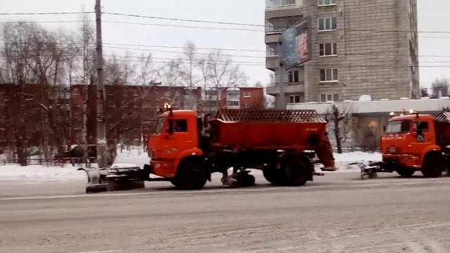 Уборка снега на Воскресенской. АГСУМ. Архангельск. смотреть онлайн