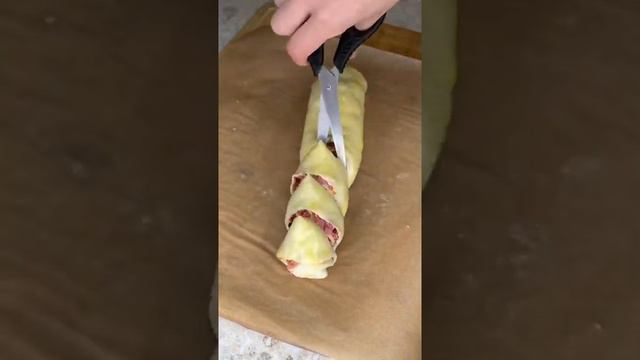 Spanish pie with minced meat and cheese Испанский пирог с мясным фаршем и сыром. смотреть онлайн