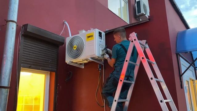 Монтаж кассетного кондиционера Zanussi ZACC 12 H:ICE:FI:A22:N1 compact. Компания Здоровый Климат смотреть онлайн