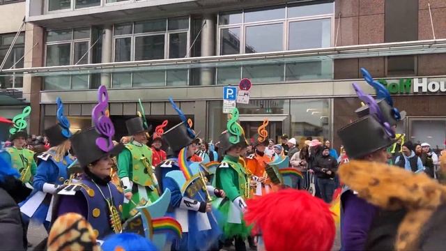 Карнавал в Дюссельдорфе. Rosenmontagszug Düsseldorf 2023.