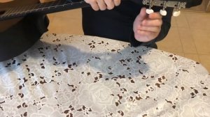 Замена струн на гитаре/ как поменять струны на классической гитаре/ поменять нейлоновые струны