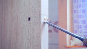 Монтаж ручки в межкомнатную дверь. Установка межкомнатного замка женскими руками ?