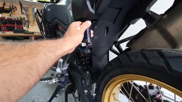 Смазчик цепи TUTORO на  HONDA CRF 1000L, стоит ли пользоваться только этой смазкой?