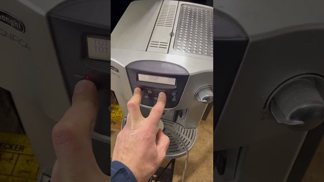 Як подивитись лічильник порцій кави Delonghi Esam 4400. Delonghi kaffeebezüge