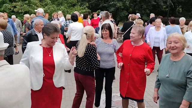 "КОРОЛЕВА СЕНТЯБРЯ"....4.09.2022года. смотреть онлайн