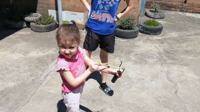 Обзор мощной рогатки) первый опыт стрельбы! смотреть онлайн