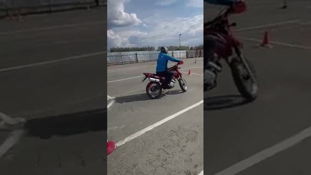Обучение на категорию А (мотоцикл) - упражнение по вождению "Змейка" смотреть онлайн
