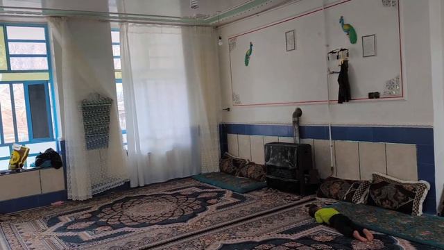 The life of a nomadic woman after the departure of the agents and her husband's betray. смотреть онлайн