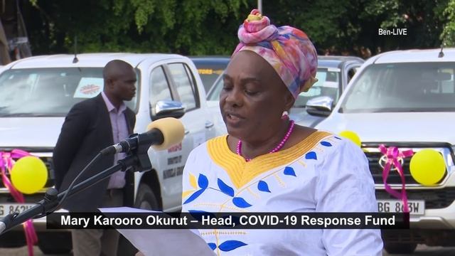 Museveni Receives 45 Free Brand New cars from the people of Uganda on his latest public appearance. смотреть онлайн