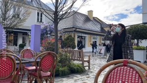 ПАРИЖ - La Vallée Village Atmosphère Прямая трансляция 26 марта 2023 года