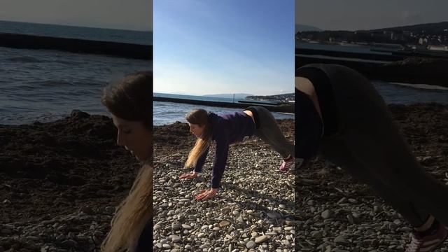 Йога на берегу моря.  Растяжка после тренировки! смотреть онлайн