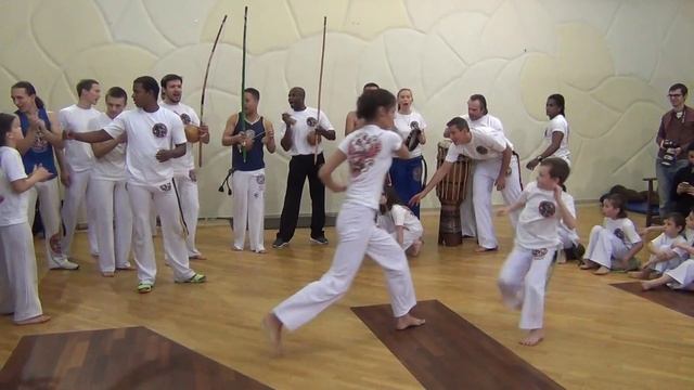 ACMB. Детская рода. Batizado e troca de cordas 2014 смотреть онлайн