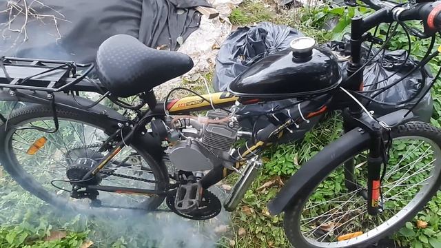 Веломотор f80, установленный на велосипед.