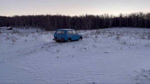 Нива по снегу❄️ Ваз 2121 на ВЛИ-10 с прицепом зимой.