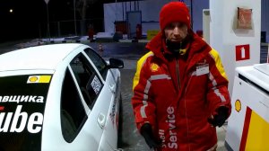 Соблюдайте дистанцию, не притесняйте заправщика!