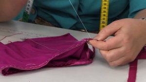 Трикотажный топ в стиле спорт-шик. Обработка горловины косой бейкой. Заготовка бретелей.Мастер-клас