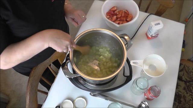 Варенье из клубники и ревеня