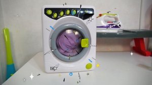 Кукла Ляля купается в шариках орбиз. Девочка Ника заботится как мама.