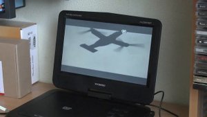 Портативный DVD плеер Hyundai H-LCDVD1002T