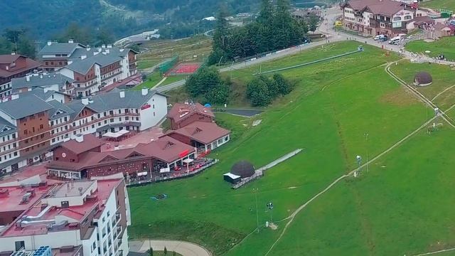 над Роза Хутор жарким летом смотреть онлайн