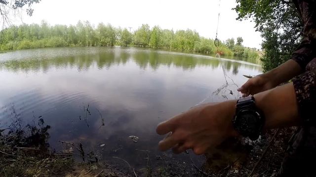 КИТАЙСКАЯ СУМАСШЕДШАЯ СНАСТЬ | СЕТКА С КОРМУШКОЙ! Меня поразил улов смотреть онлайн