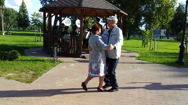 Возраст танцам не помеха. Полечка от Светланы и Михаила. смотреть онлайн