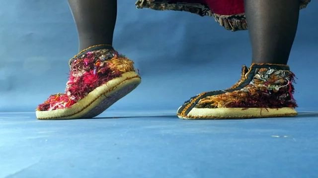Шьем уютную домашнюю обувь из остатков шерстяных нитей. Мастер класс