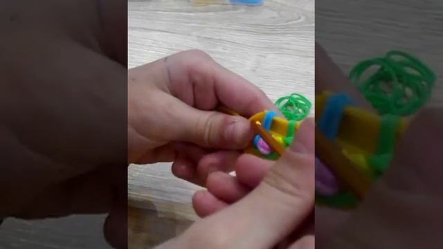 новогодний венок из резинок смотреть онлайн