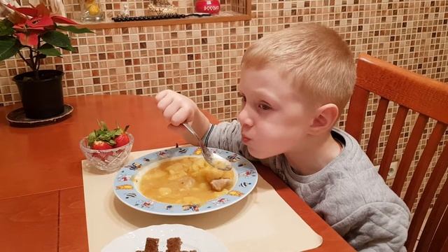 Слушаем "руки вверх"! Едим картошку с мясом! смотреть онлайн