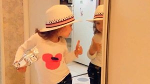 Детская мода. Маленькая модница. Забавные дети. Children's fashion. Little fashionista. Funny child